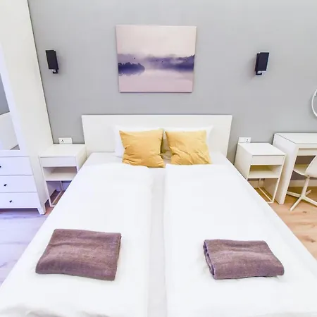 Riverside In Downtown Apartment *