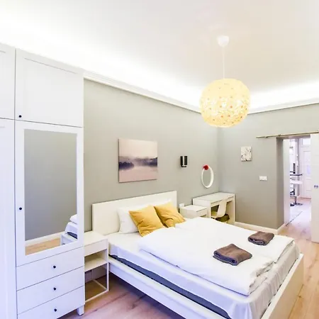 Riverside In Downtown Apartment
